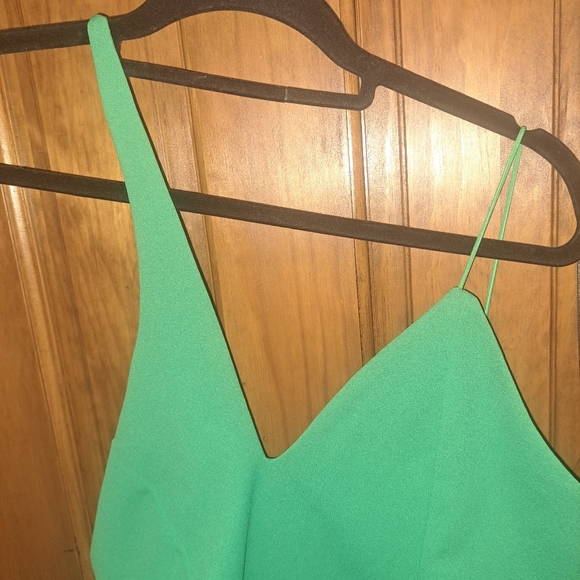 Size small beautiful green dress asymmetrical straps by OLIA lulu's - Picture 6 of 7